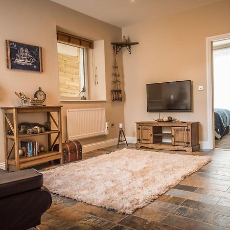 Deluxe Rustic Charlestown Themed Apartment 세인트오스틀 외부 사진