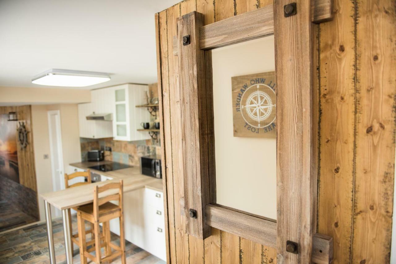 Deluxe Rustic Charlestown Themed Apartment 세인트오스틀 외부 사진