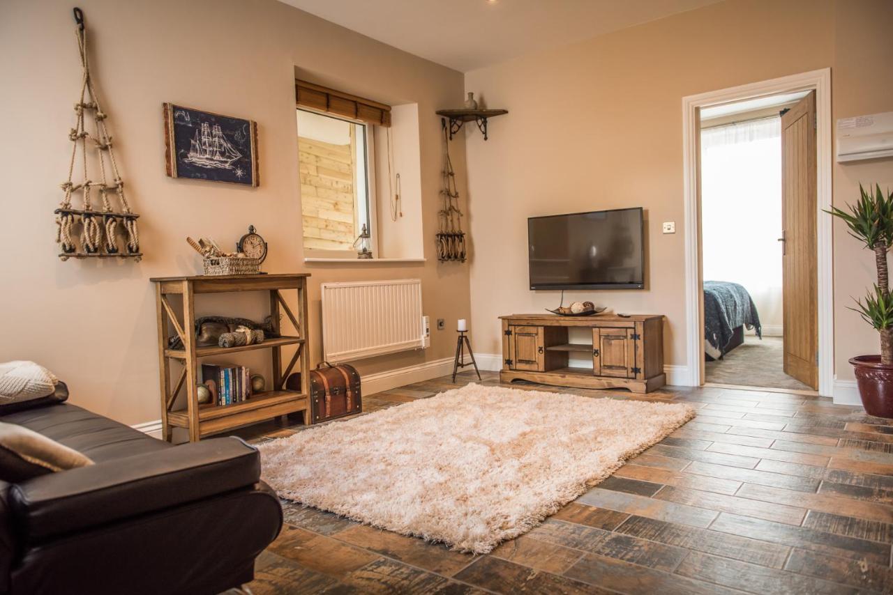 Deluxe Rustic Charlestown Themed Apartment 세인트오스틀 외부 사진