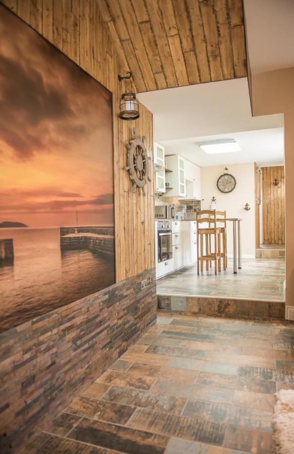 Deluxe Rustic Charlestown Themed Apartment 세인트오스틀 외부 사진